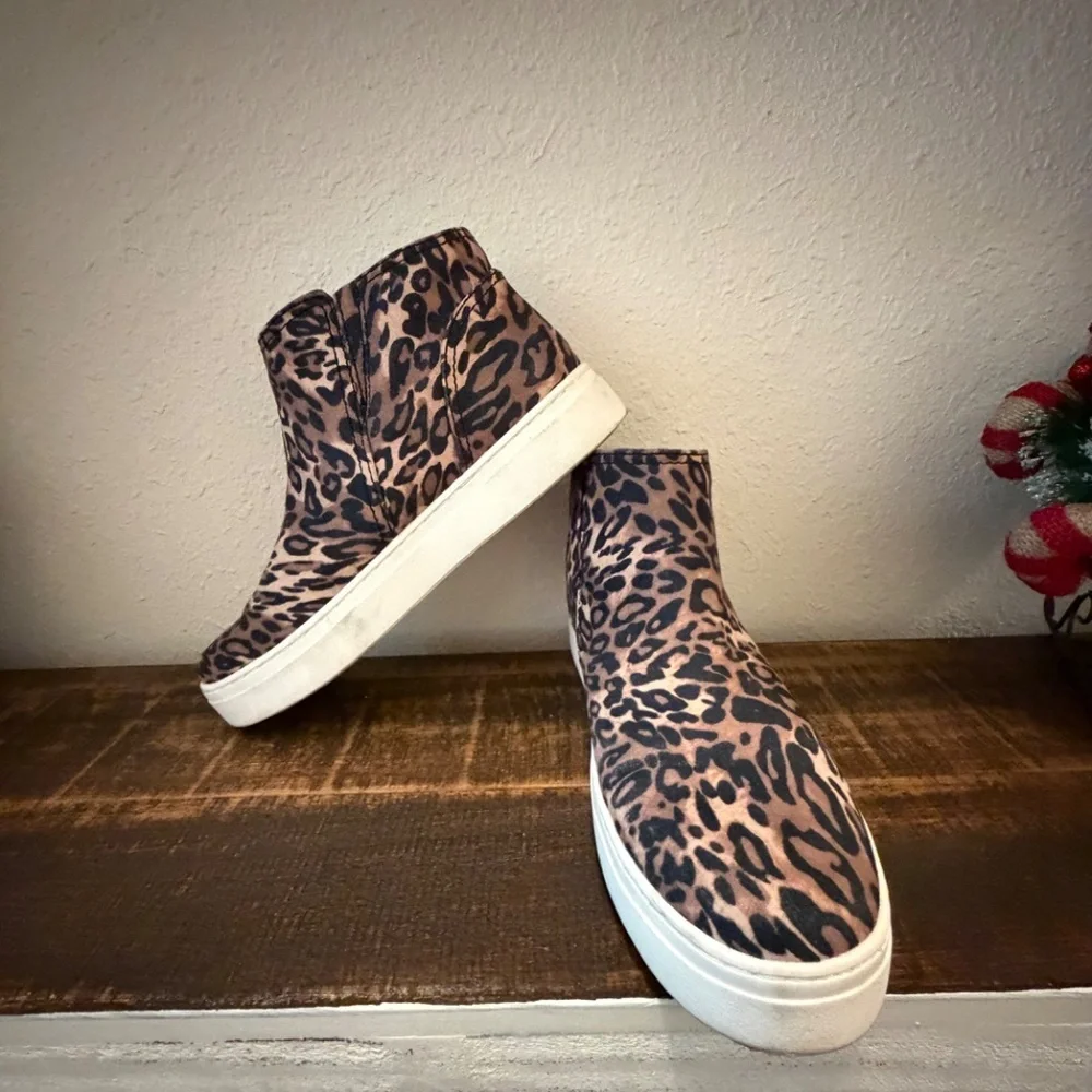 Naturalizer Cheetah Sneakers, Sz 7.5, Like New